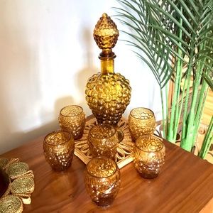 💛 Amber 'grapes' pattern Genie bottle cordial set with 6 glasses.Made in Taiwan